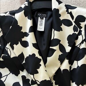 Xscape Women's Black and Cream Floral Blazer